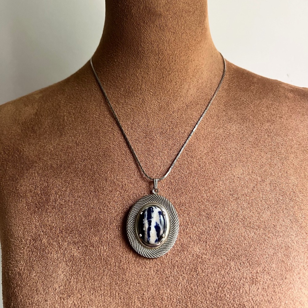 Vintage Silver Tone Blue White Sodalite Oval Pendant Necklace 18 Inch Eclectic